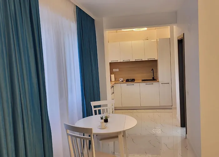 Savoy * מאמאיה